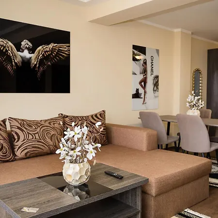 Elegant 1br With Balcony In Argisht Palace By Flat Mаnаger Lägenhet