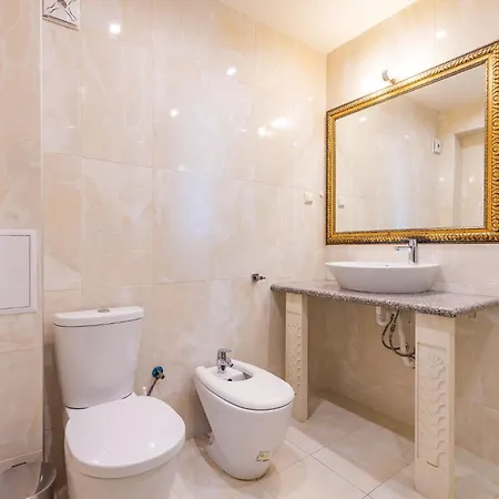 Elegant 1br With Balcony In Argisht Palace By Flat Mаnаger Lägenhet *